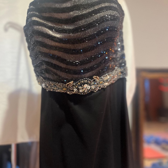 Evening Dress - Picture 2 of 4